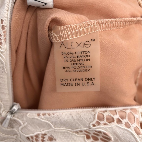 🚨Alexis Size Large Manolo Romper Long Sleeve Ivory Lace Bridal Bride-to-Be - Picture 6 of 10